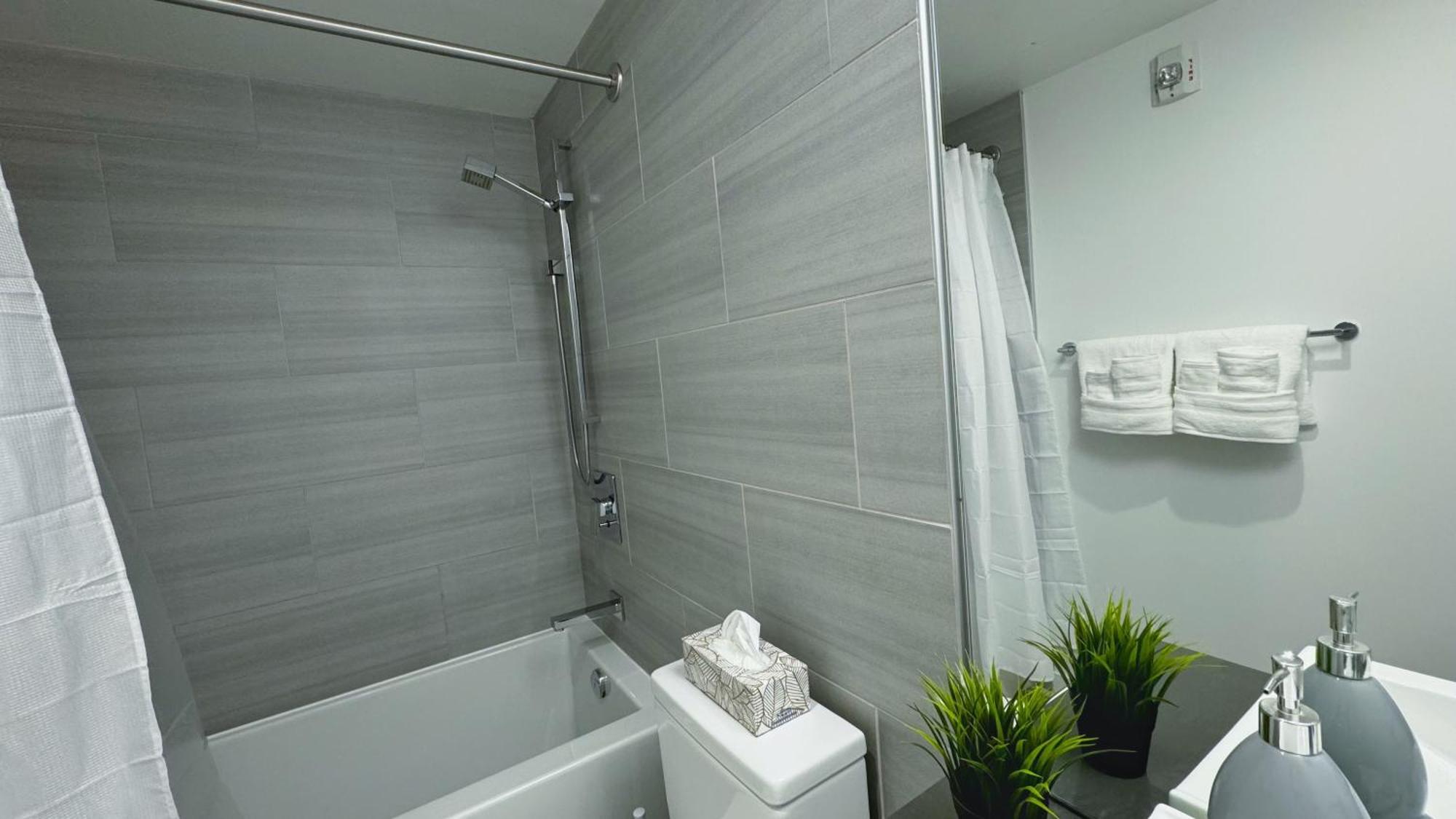 Cozy 1Br Apt - Downtown Уинипег Екстериор снимка